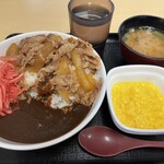 Yoshinoya Kasumigaseki 3 Gokan Ten - 黒オムカレー大盛と味噌汁