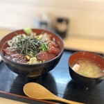 Kiyomoto - 月曜サービスの「いろいろ漬け丼」550円（大盛プラス100円）