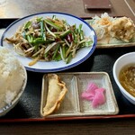 Yokohama Hanten Yokkaichi Ten - 日替りランチご飯大¥680也