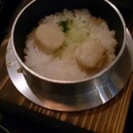 居酒屋まるや - ホタテの風味がばっちりきいてます。お米は近江米のコシヒカリだそうです。