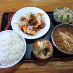 桜園 - 飯の量。。。すげー!　メニューの赤枠木曜ランチ