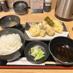 Tempura to Wine Kojima Kyobashi Ten - お好み天定食(890円)