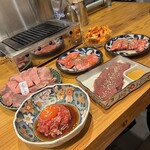 焼肉大衆酒場 真 肉焼屋 - 