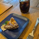 JIKE STUDIO - 料理写真:季節のタルト(柿)：500円、アイスコーヒー：600円