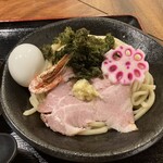 Kanazawa Noukou Amaebi Ramen Benibotan - 味玉、チャーシュー、干し甘えび、生姜、レンコンのピクルス、のり
                        