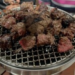 Niku no Okada Enkaijo - 特上ヘレをフォークで焼きながら裂いたの