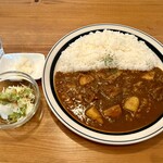 カレーと珈琲の店 ぽから - 料理写真:豚ばら肉とじゃがいものカレー、大盛り