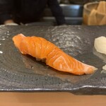 Sushi to Sake Yukyu - ちょい呑みセット1650円　国産生サーモン