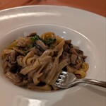 Ｌucci - 麺はソースが絡むタリアテッレ