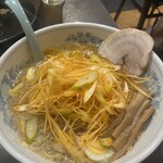 Chinrai Warabi Higashiguchi Ten - 豚こくねぎラーメン。見た目以上にあっさり！