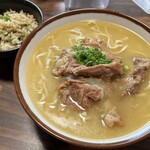 Okinawa Soba Senmon Ten Maruchi Chatan Ten - スープは「こってり」