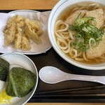 うどんウエスト - 料理写真:丸天うどん＋ごぼう天
白おにぎり・高菜葉巻おにぎり