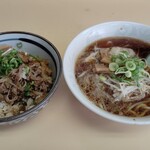 Ramen Seiryu - 日替りランチ「牛丼とラーメン」8:00円(⁠〃ﾟ⁠3ﾟ⁠〃⁠)やっす!!