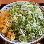 Marugame Seimen Tsuruoka Ten - 『冷ぶっかけうどん+薬味･天かす』