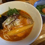 menyasakigakeboshi Utsunomiya Ten - 赤唐コク塩らーめん　辛さ普通　白いトリュフ卵掛けご飯　燻製味玉