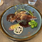 Bistro La Cachette - 豚のﾛｰｽﾄ カシスｿｰｽ (←ﾒﾆｭｰ名不正確です ｺﾞﾒﾝﾅｻｲ)