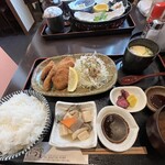 Shunsai no Ajiwai Garari - 豚ヒレカツ定食　ご飯大盛り