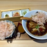 Kezuribushi Honpo Isewa - かつおぶしと醤油のらぁ麺
                      TKGセット