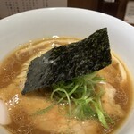 横浜 らぁ麵 めだか堂 - 醤油ラーメン　1100円