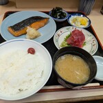 Kisetsu Ryori Uotake - 鮭焼+なかおち　定食