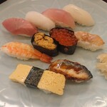 Sushi-ya Ginzo Oote Machi Fasuto Sukuea Ten - 鮨