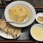 Minmin Hamamatsucho Ten - 天津飯定食　もちろんスープも一息で流し込める熱さだ