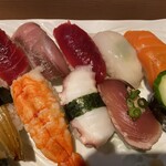 Sushi Maru - にぎりのシャリは気持ち大きいような