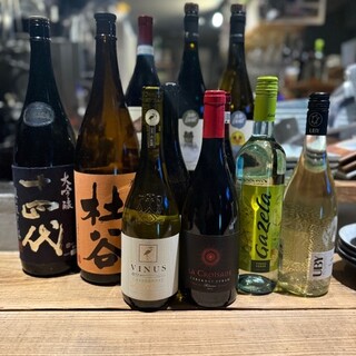 多樣化的飲品陣容，包括葡萄酒、燒酒、日本清酒以及自家製高球等