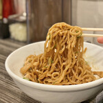 油そば専門店 麺と油 - ブラック油そば（ちぢれ麺・鶏油）