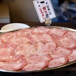 Taishu Horumon Yakiniku Kemuriki Naeki Yanagibashi Ten - とろタン2人前