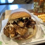 Shake Shack Minato Mirai - マイタケバーガー シングル 1,375円