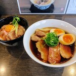 Ramen Kaede - 特製地鶏と鴨の中華そば(醤油)と黒豚肩ロースチャーシュー丼