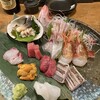 Sakaiya Honten - 相変わらず魚はd(^_^o)配膳してくれる女性の方がひどく尖った長い爪をされており、その手で指差しながら魚の種類を教えてくれます。