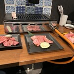 にくまつ 佐賀牛焼肉 - 左からカルビ、上カルビ、中落ちカルビ