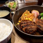 僕とハンバーグ - 料理写真:鹿ペアハンバーグ