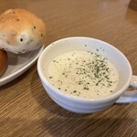 フェリチッシモ クーマ - スープもパンもおいしい、これだけでも満足