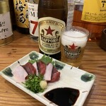 Izakaya Nonbiri - 瓶ビールとミンク鯨刺身