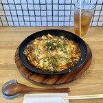 コウミ食堂 - 痺辛マーボー麺に 炙りチーズのトッピング (◍ ´꒳` ◍)b