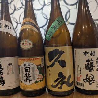 高知県の地酒含む、厳選した日本酒が魅力。月替りのおすすめも◎