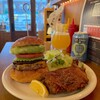 CANNONBALL DINER - 料理写真:『Homemade Avocado Bacon Cheese Burger¥2,220』『Homemade Fried Chicken¥490』
『Karl Strauss Brewing¥980』