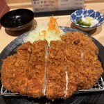 274865683 - ロースかつランチのとんかつ180g＋粗挽きメンチカツ