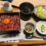 Yakiniku Kitan Minamisenba - 黒毛和牛
                        熟成イチボ肉タタキステーキのお重