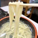 Muguruma - みょ〜ん(*´ω`*) 
                        パシャ画じゃ伝わらないけど
                        麺縁が透明でキラキラしてますよ♡
                        