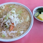 Omoide - 味噌ラーメンとフリーお漬け物