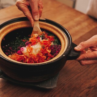 旬の食材にこだわり。様々なジャンル・調理法を織り交ぜた料理