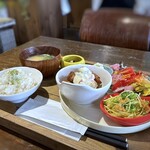 Chandan Cafe - お食事メニューは数種類あったのですが、本日のランチ(1,100円：税込）を。