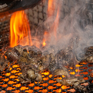 香ばしさが引き立つ炭焼き料理◆親ももと和牛の贅沢な味わい