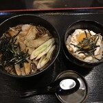 そば処 にはち - 料理写真:豚ごぼう蕎麦+目玉飯（900円+220円）