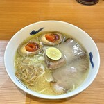 RAMEN Gamou Smile - 鰤塩らーめん味玉入り