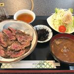 あしながおじさん焼肉亭 - 料理写真:並盛りステーキ丼・一式